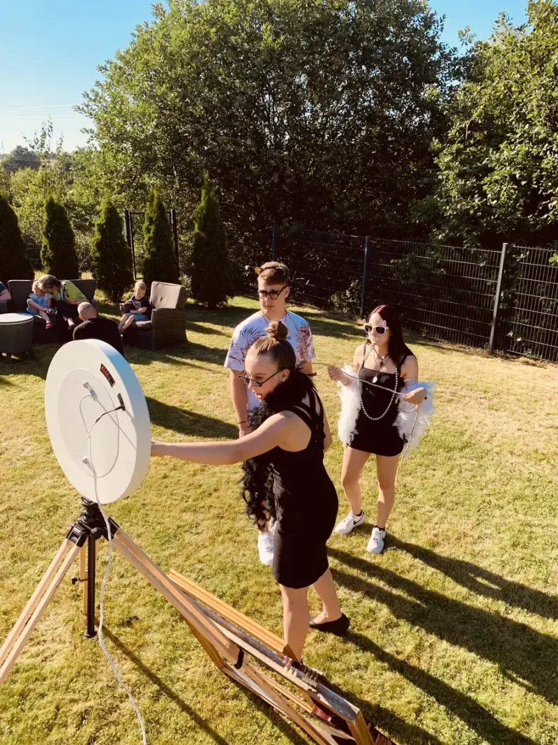 Fotobox im Freien – Gartenparty mit Freundinnen